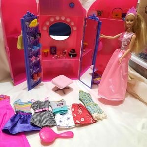 Barbie Closet and a TON of ACCESSORIES!